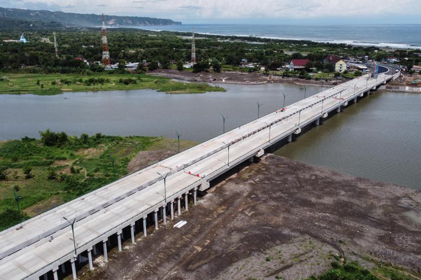 Jembatan Kretek II di Parangtritis, Kretek, Bantul, DI Yogyakarta. Pemprov DIY fokus membangun kawasan selatan yang memiliki angka kemiskinan tertinggi.