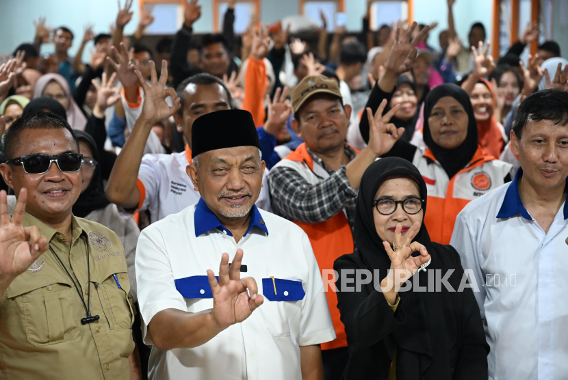 Pekerja Migran Indonesia (PMI) dan aktivis PMI di Kabupaten Sukabumi, Jawa Barat, mendeklarasaikan dukungan kepada pasangan calon Gubernur dan Wakil Gubernur Jabar nomor urut 3, Ahmad Syaikhu-Ilham Habibie.