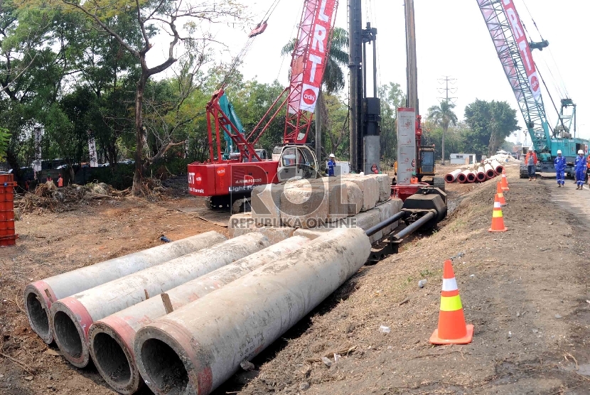 Proyek pembangunan LRT. 