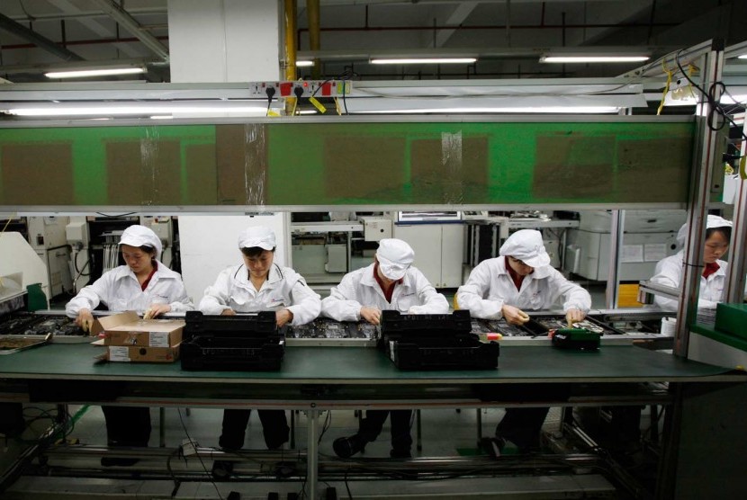 Pekerja pabrik di Provinsi Guangdong, Cina.