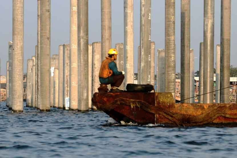 Pengerjaan pembangunan New Priok di Pelabuhan Tanjung Priok, Jakarta Utara
