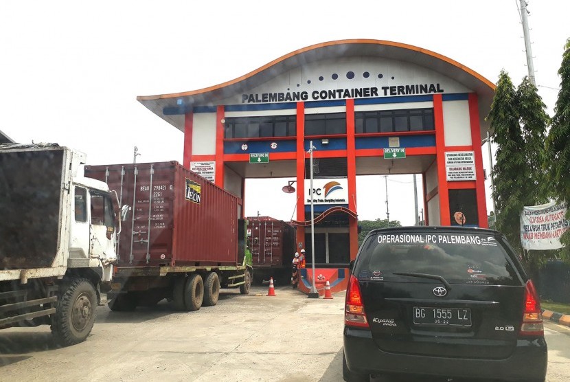 Pelabuhan Boom Baru Palembang terminal kontainer yang dikelola PT  Pelabuhan Indonesia (Pelindo) II atau Indonesia Port Company (IPC) cabang Palembang. 