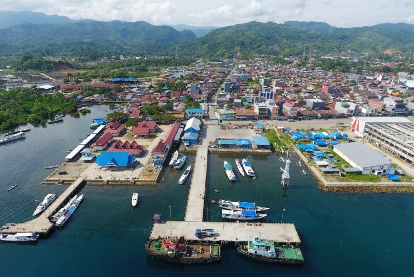 Pelabuhan Mamuju di wilayah Sulawesi Barat 