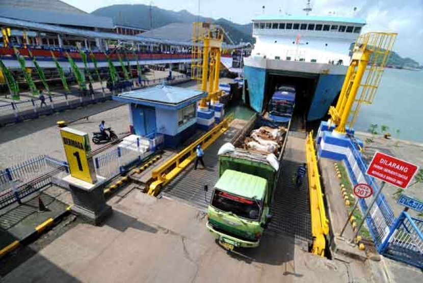 Pelabuhan Merak, Banten.