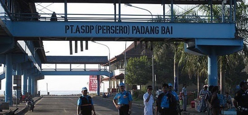 Pelabuhan Padang Bai, pintu masuk Bali dari arah timur.