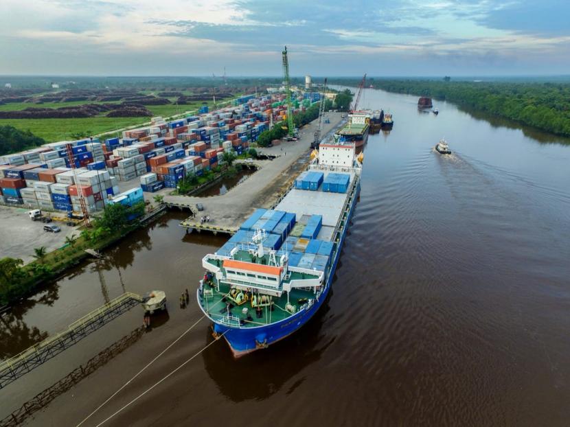 Pelabuhan Perawang yang berada di Kabupaten Siak, Provinsi Riau, yang dikelola Pelindo 1.