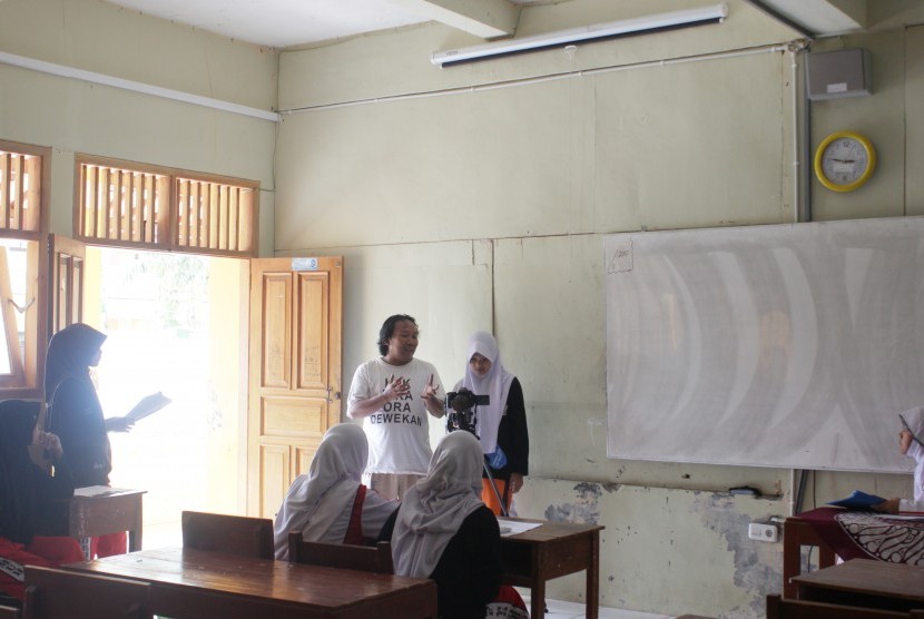 Pelajar dari SMK Muhammadiyah Bobotsari, Purbalingga, tengah mengikuti workshop produksi film pendek