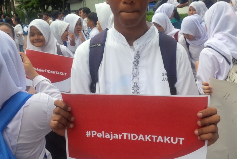 Pelajar di Jakarta melakukan aksi melawan terorisme #pelajar TIDAK TAKUT