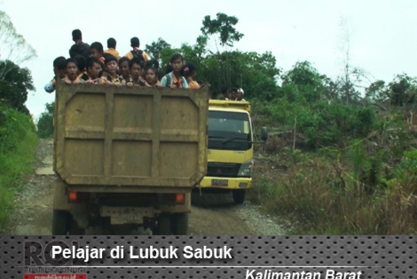 Pelajar di Lubuk Sabuk, Kalimantan Barat