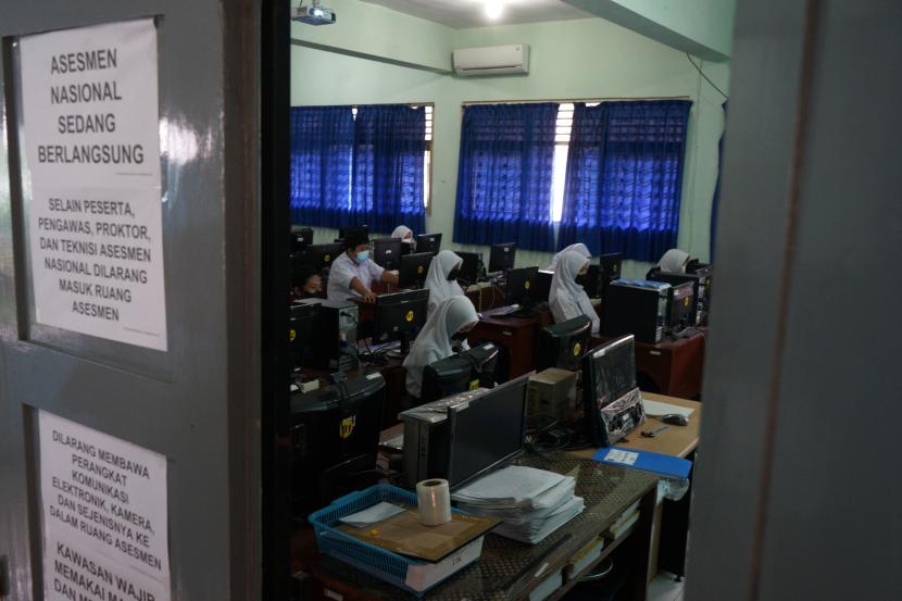 Kegiatan belajar mengajar kelas VIII Sekolah Menengah Pertama (SMP) di Yogyakarta (ilustrasi) 