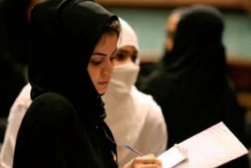 Institusi Pendidikan Arab Saudi Kini Selenggarakan Tatap Muka. Foto:   Pelajar perempuan Arab Saudi (Ilustrasi)