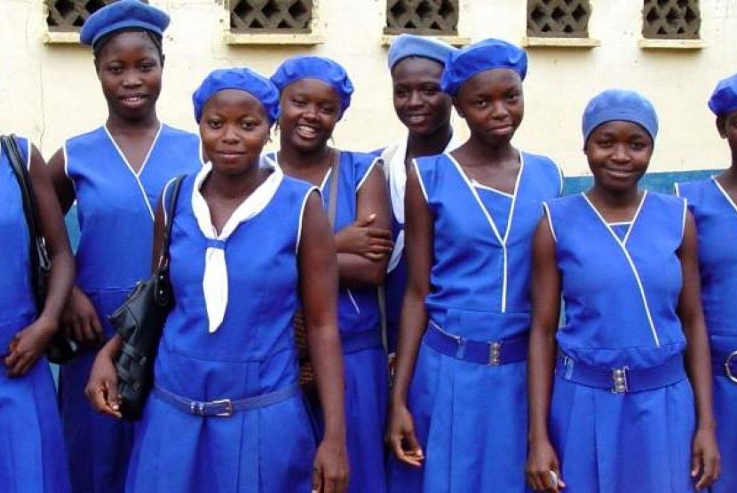 Pelajar perempuan di Sierra Leone dipaksa menjalani uji kehamilan.