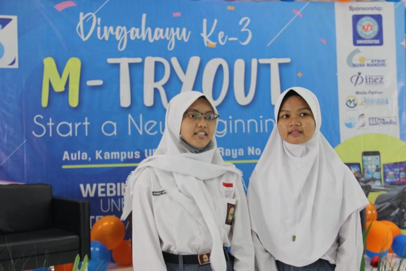 Pelajar peserta webinar Dirgahayu M-Tryout dalam rangka HUT ke-3 aplikasi M-Tryout.