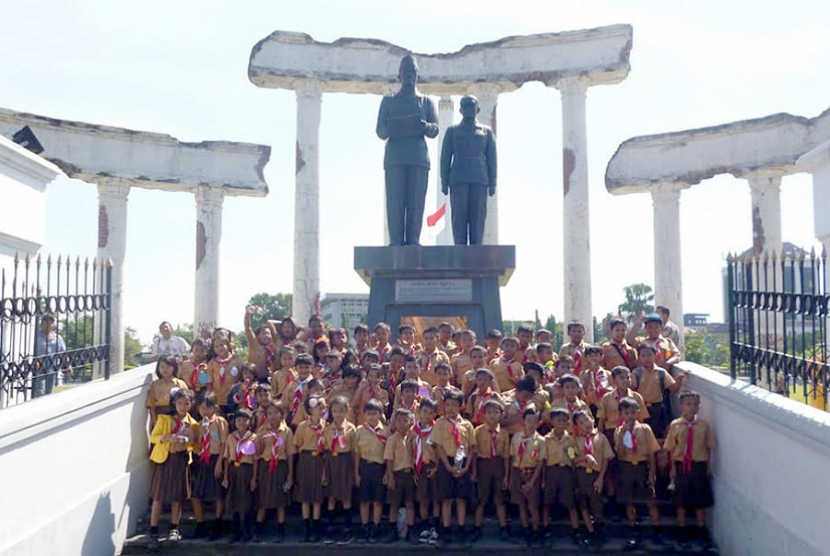 Pelajar SD-SMP se-Surabaya Diajak Wisata Kepahlawanan