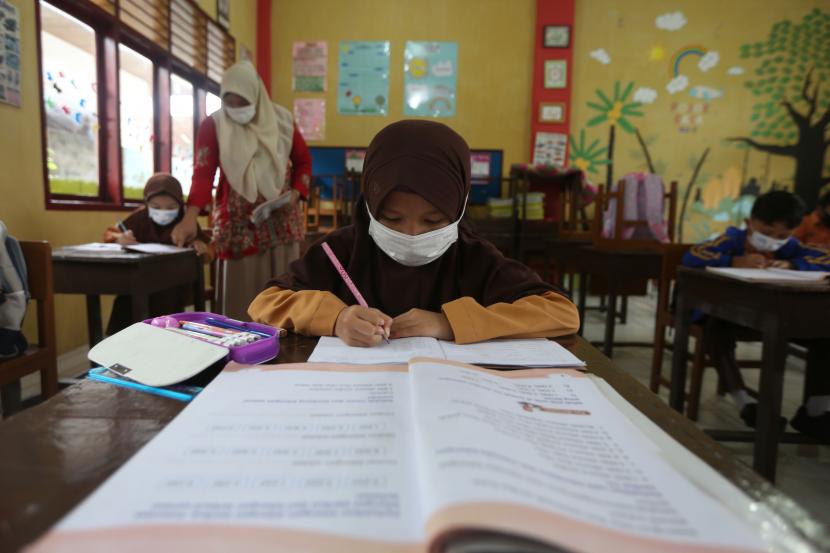Dua sekolah yayasan di Jaktim disegel karena melanggar aturan pembatasan saat pandemi. Ilustrasi.
