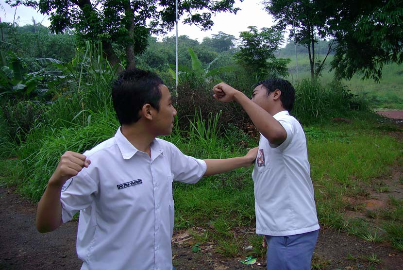 Pelajar SMA yang sedang berantem (ilustrasi).