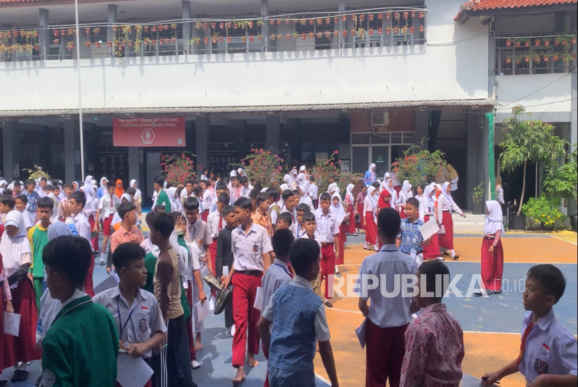Keresahan Murid SMA di Bogor yang Harus Belajar dalam Satu Kelas Berisi 50 Orang