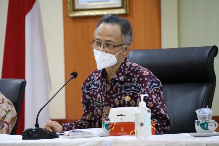 Kepala Badan Litbang Kemendagri, Eko Prasetyanto, saat memimpin rapat Penguatan Jejaring Kerja Sama Lingkup Badan Litbang Kemendagri, Kamis, (10/2/2022). 