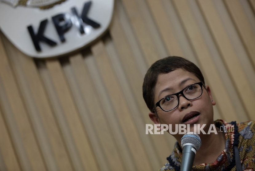 Pelaksana Harian Kepala Biro Humas KPK Yuyuk Andriati, menyampaikan penetapan tersangka baru saat konferensi pers di Gedung KPK, Jakarta, Jumat (30/9)
