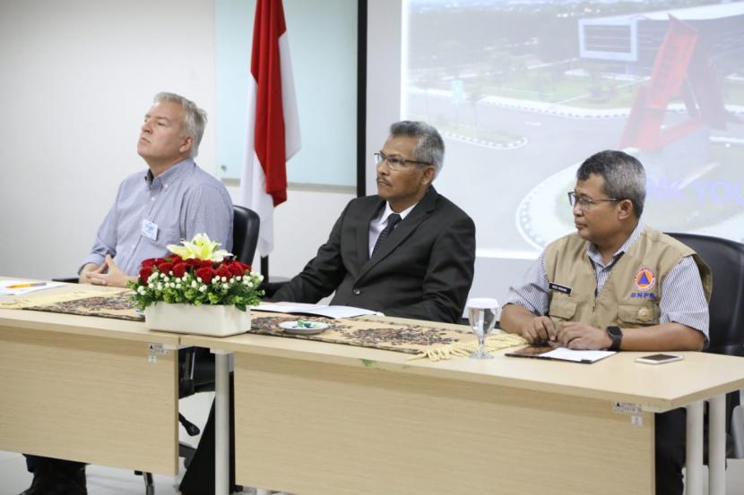 Pelaksana tugas (plt) Deputi Bidang Penanganan Darurat BNPB, Dody Ruswandi (tengah).