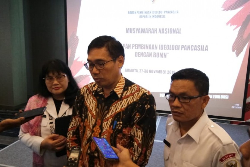 Pelaksana Tugas (Plt) Kepala BPIP, Hariyono didampingi Deputi Pengendalian dan Evaluasi BPIP, Rima Agristina di Jakarta, Kamis (28/11). 