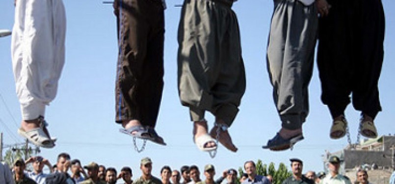 Pelaksanaan hukum gantung di Iran sering dilakukan di depan umum