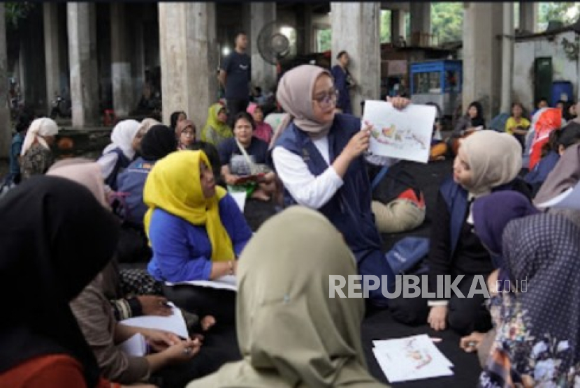 Pelaksanaan kegiatan program Dari Perawatan Jadi Pendidikan. 