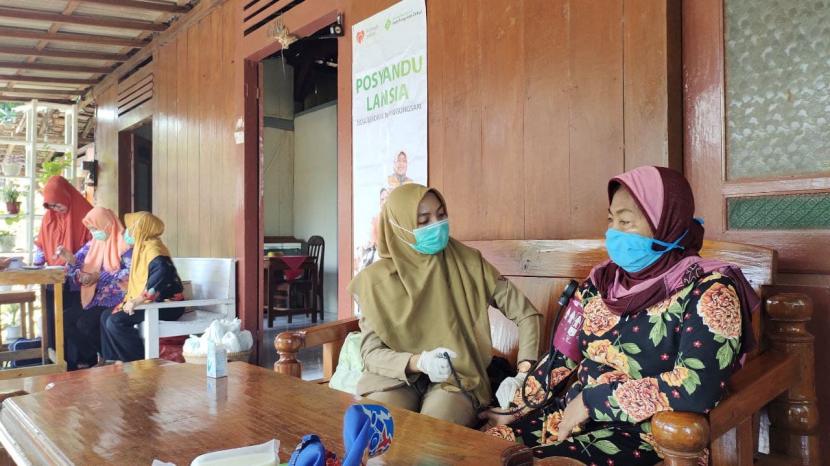 Pelaksanaan kegiatan Ramah lansia di Posyandu Lansia 2 yang berada di Desa Manggungsari, Kecamatan Weleri, Kabupaten Kendal, Jawa Tengah