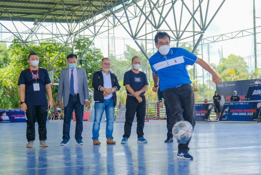 Pelaksanaan Liga Futsal Nusantara Zona Sumsel 2022 di Kabupaten Musi Banyuasin (Muba) resmi dimulai, dibuka langsung oleh Gubernur Sumatera Selatan (Sumsel) diwakili Staf ahli Bidang Kemasyarakatan dan SDM Provinsi Sumsel, Drs Nelson Firdaus bertempat di Stable Berkuda Sekayu Kabupaten Muba, Kamis (10/3/2022).