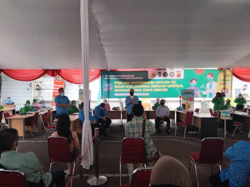 Pelaksanaan Pekan Vaksinasi Covid-19, yang diselenggarakan oleh Universitas Pasundan (Unpas) bersama dengan FK Unpas, Kamis (5/8) di Kampus V Unpas Kota Bandung.