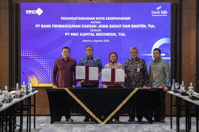 Pelaksanaan penandatanganan Nota Kesepahaman (Memorandum of Understanding) antara PT MNC Kapital Indonesia Tbk (kode emiten: BCAP) atau MNC Kapital dan PT Bank Pembangunan Daerah Jawa Barat dan Banten Tbk (kode emiten: BJBR) atau bank bjb tentang Pemanfaatan Produk dan Jasa Layanan Perbankan dan Keuangan.