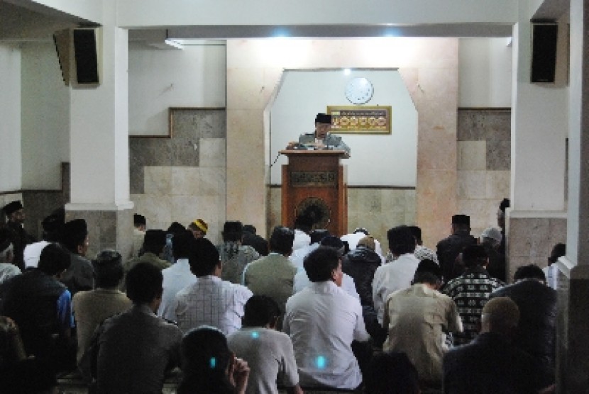  Pelaksanaan shalat Jumat di salah satu masjid jamaah Ahmadiyah.
