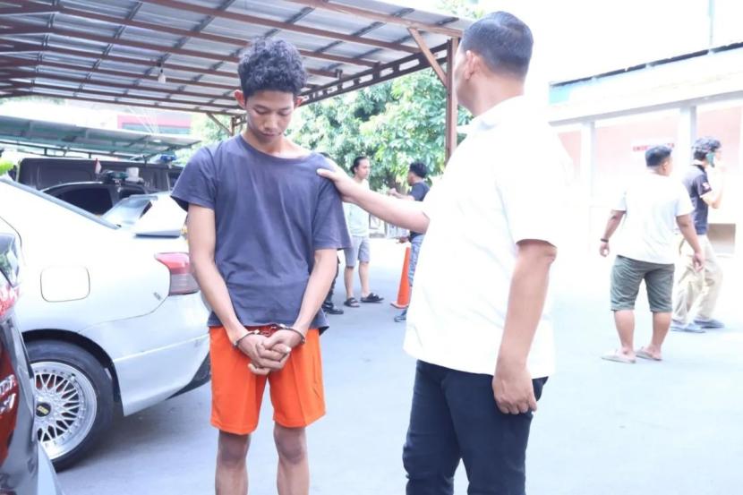 Pelaku berinisial ND (19 tahun) engeroyok seorang pelajar FY (20) hingga tewas di kawasan Kemang, Mampang Prapatan, Jakarta Selatan, Kamis (6/6/2024).