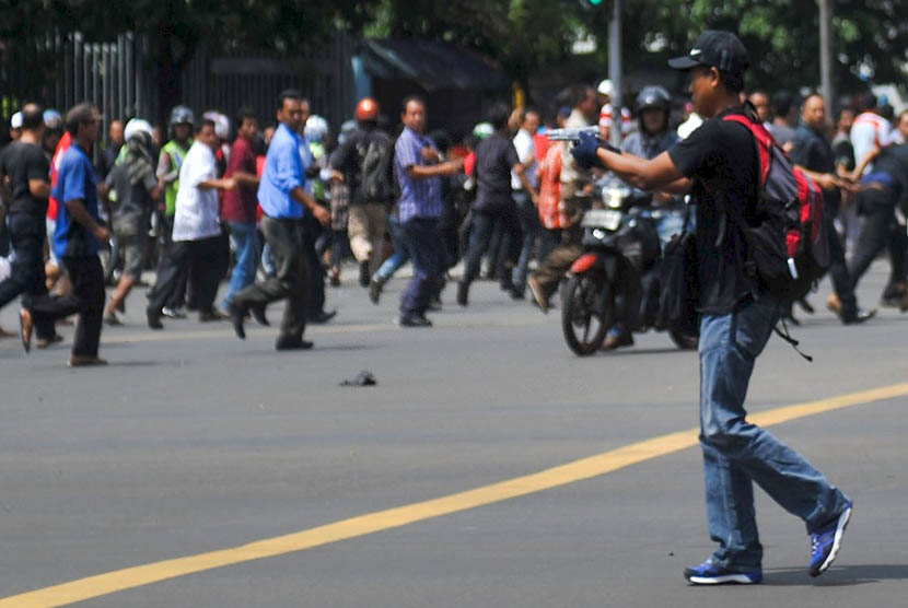 Salah seorang pelaku serangan teror di Sarinah, Jakarta, Kamis (14/1).