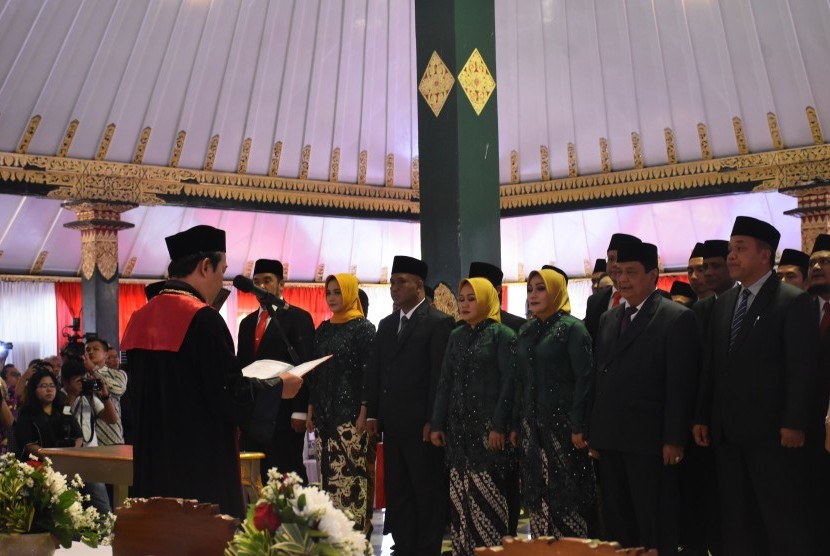 Pelantikan anggota DPRD Kabupaten Sleman periode 2019-2024 di Pendopo Parasamya Setda Sleman.