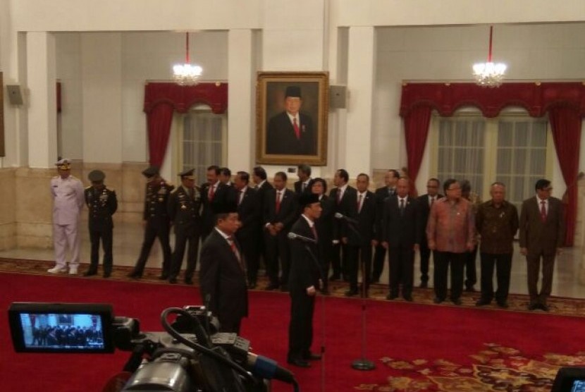 Pelantikan Ignasius Jonan sebagai Menteri ESDM dan Arcandra Tahar sebagai Wakil Menteri ESDM di Istana Negara, Jakarta, Jumat (14/10).