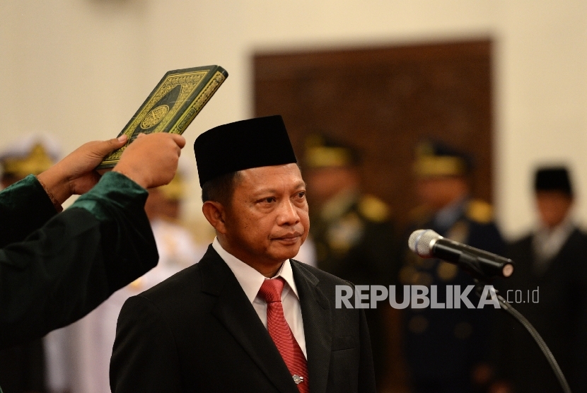 Pelantikan Kepala BNPT. Komjen Pol Tito Karnavian mengikuti pelantikan Kepala BNPT oleh Presiden Joko Widodo di Istana Negara, Jakarta, Rabu (16/3). (Republika/Wihdan Hidayat)