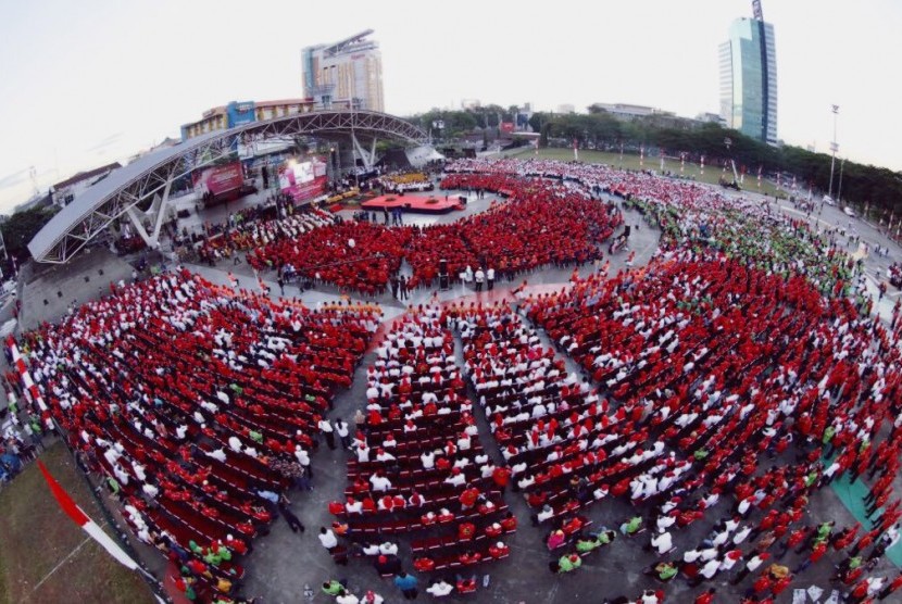 Pelantikan Ketua RT/RW Kota Makassar di Lapangan Karebosi Makassar, Ahad (27/8).