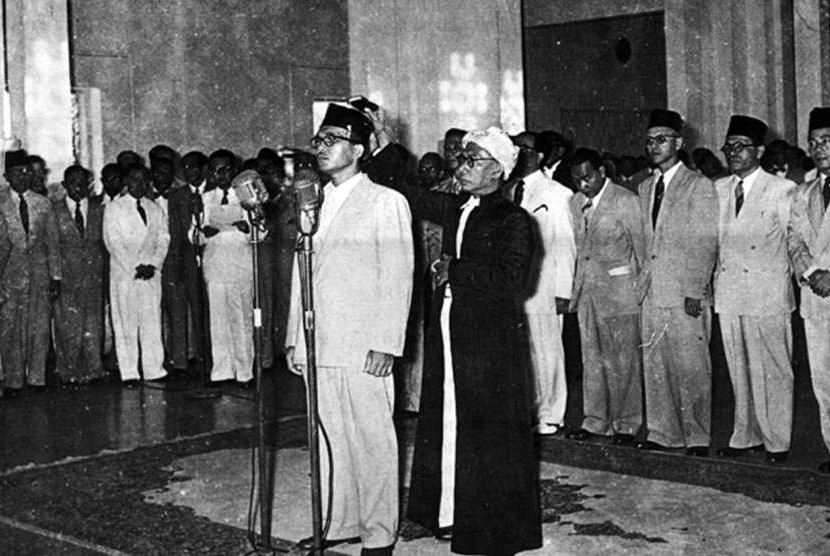 Pelantikan MR Burhanuddin Harahap sebagai perdana menteri.