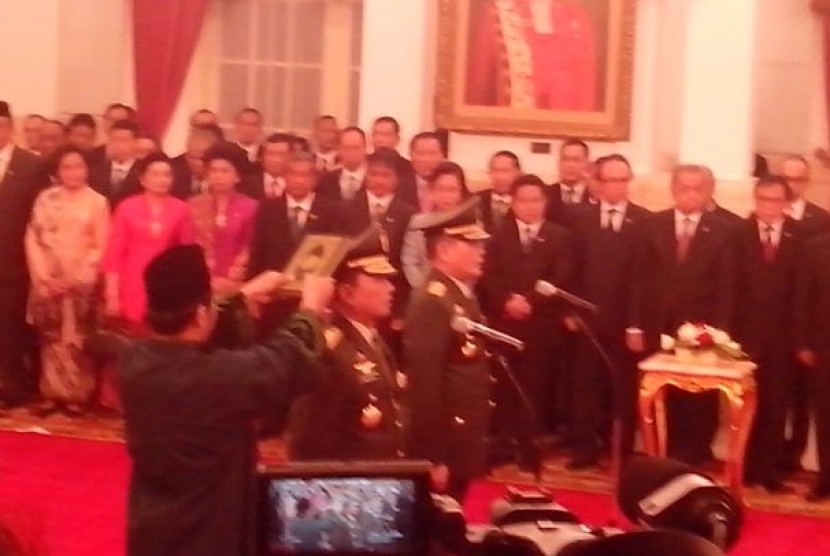 Pelantikan Panglima TNI Jenderal Moeldoko dan KASAD Letjen Budiman di Istana Negara, Jakarta, Jumat (30/8).