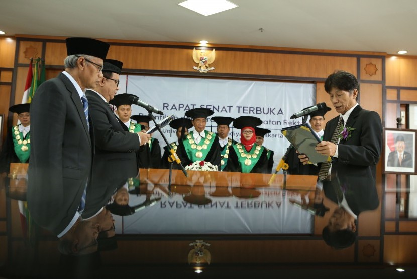 Pelantikan rektor baru UMY periode 2016-2020.