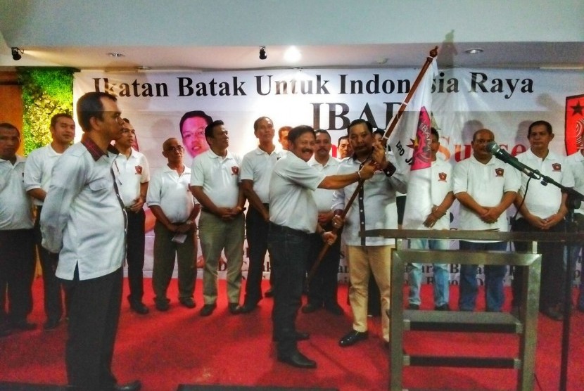 Pelantikan sejumlah pengurus Ikatan Batak Indonesia Raya (Ibara) di Gedung Veteran, Duren Sawit, Jakarta Timur, Sabtu (18/11). 
