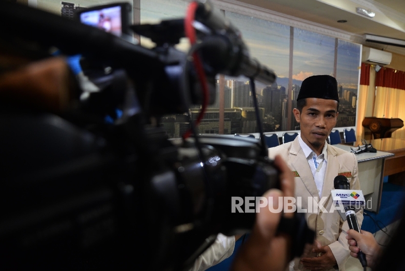Pelapor sekaligus saksi Pedri Kasman didampingi tim pengacara memberikan keterangan kepada wartawan di kantor PP Muhammadiyah, Jumat (13/1)