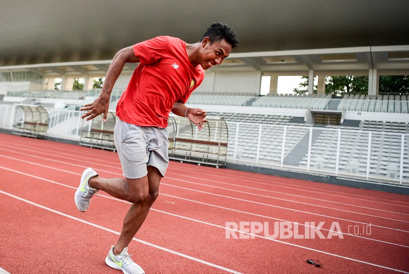 Pelari tim estafet 4x100 meter putra Indonesia Lalu Muhammad Zohri berlatih di Stadion Madya, Gelora Bung Karno (ilustrasi). PB PASI akan kembali menggelar program pemusatan latihan nasional pada 10 Agustus dengan memanggil 15 atlet dan 10 pelatih.