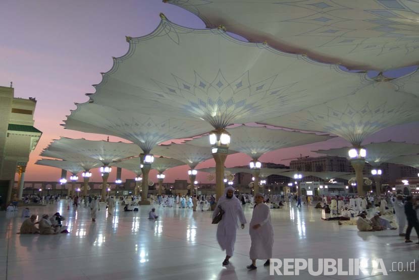 Pelataran Masjid Nabawi