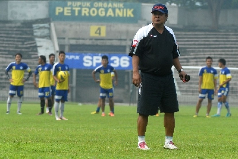 Pelatih Arema Cronus, Suharno.