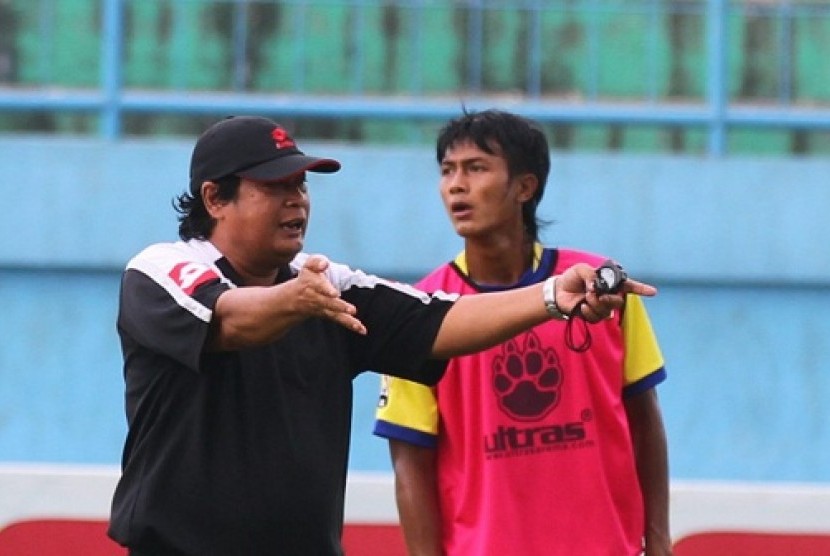 Pelatih Arema,Suharno.