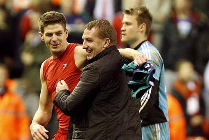 Pelatih Brendan Rodgers dan Steven Gerrard.