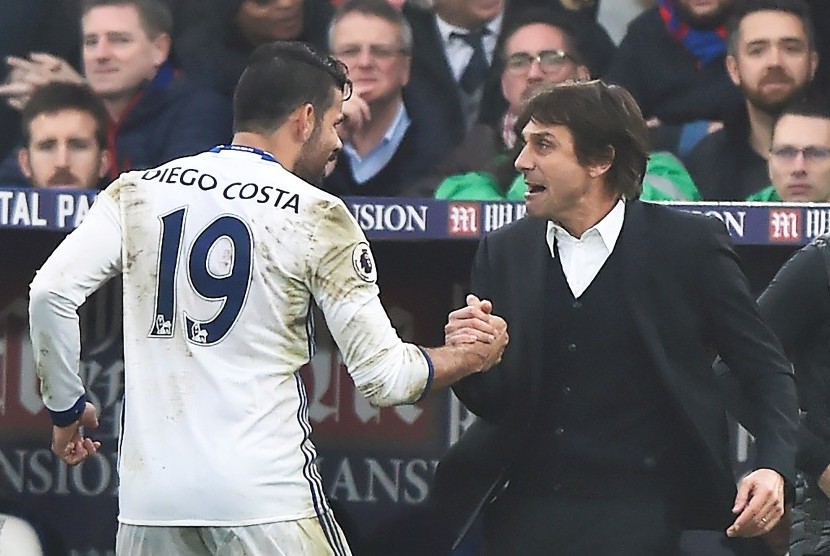 Pelatih Chelsea, Antonio Conte (kanan) dan Diego Costa.