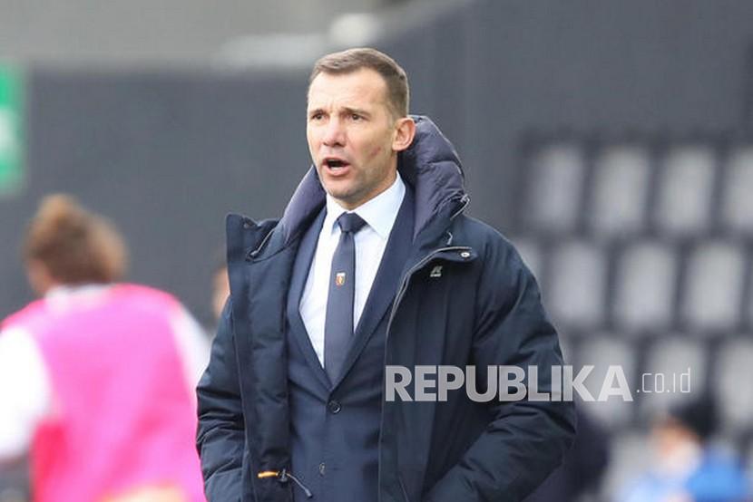 Pelatih Andriy Shevchenko dipecat oleh Genoa. 